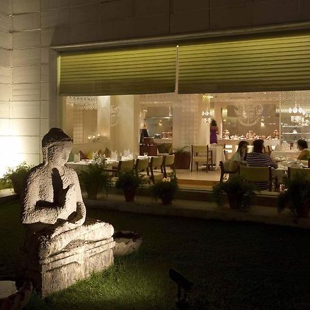 32Nd Milestone Hotel Gurgaon Exterior photo