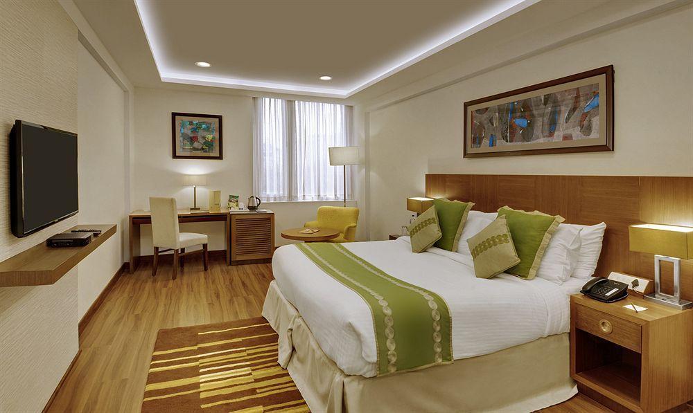 32Nd Milestone Hotel Gurgaon Exterior photo