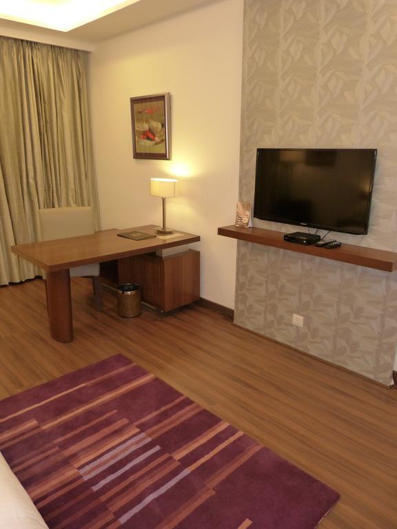 32Nd Milestone Hotel Gurgaon Room photo