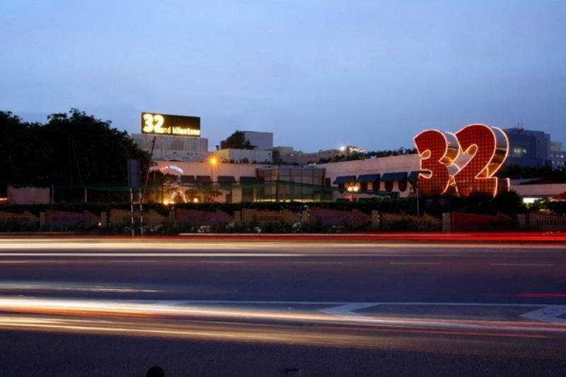 32Nd Milestone Hotel Gurgaon Exterior photo