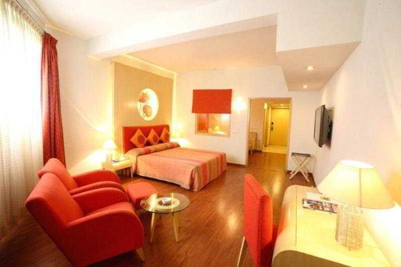 32Nd Milestone Hotel Gurgaon Room photo
