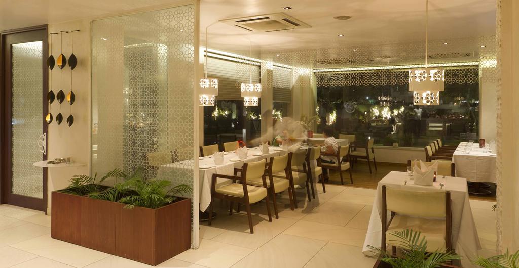 32Nd Milestone Hotel Gurgaon Exterior photo
